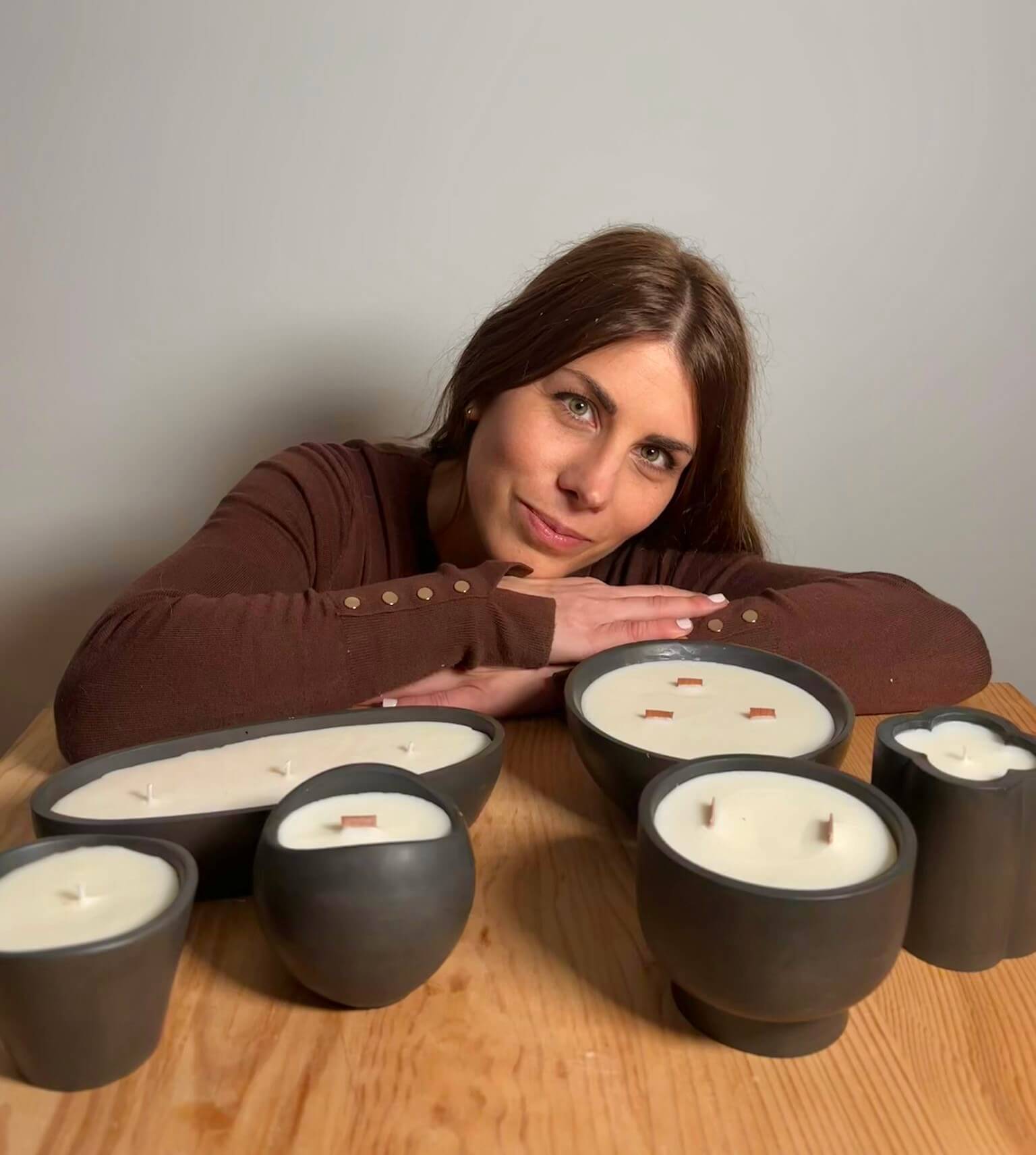 elena con velas